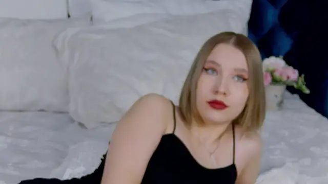 Snapshot of LiliLinn chatting on 02.27.25 LiliLinn online show from 02.27.25