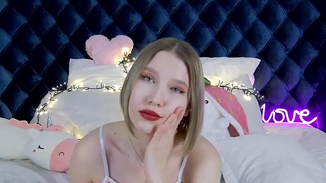 Snapshot of LiliLinn chatting on 03.03.25 LiliLinn online show from 03.03.25