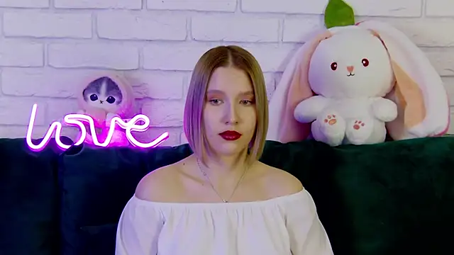 Snapshot of LiliLinn chatting on 03.05.25 LiliLinn online show from 03.05.25