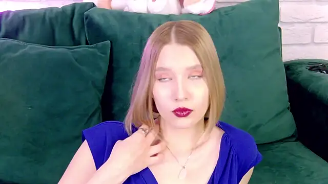 Snapshot of LiliLinn chatting on 03.07.25 LiliLinn online show from 03.07.25