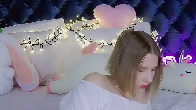 Snapshot of LiliLinn chatting on 03.08.25 LiliLinn online show from 03.08.25