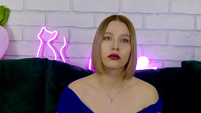 Snapshot of LiliLinn chatting on 03.10.25 LiliLinn online show from 03.10.25