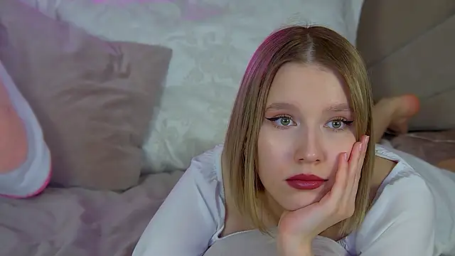 Snapshot of LiliLinn chatting on 03.11.25 LiliLinn online show from 03.11.25