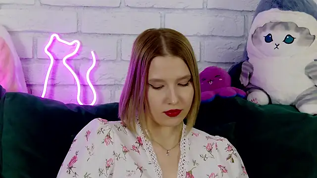 Snapshot of LiliLinn chatting on 03.12.25 LiliLinn online show from 03.12.25