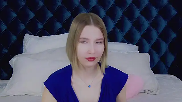 Snapshot of LiliLinn chatting on 03.14.25 LiliLinn online show from 03.14.25