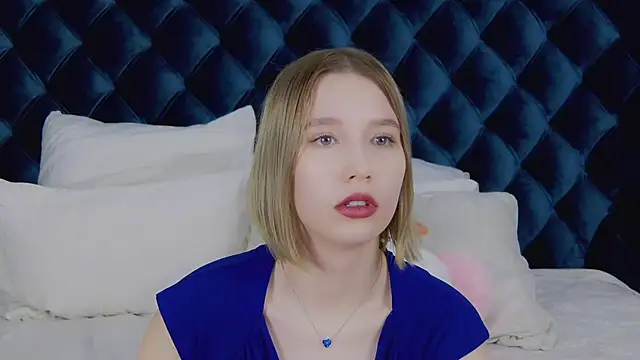 Snapshot of LiliLinn chatting on 03.14.25 LiliLinn online show from 03.14.25