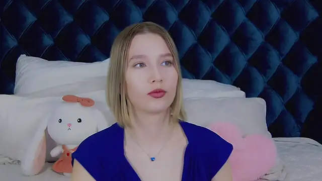 Snapshot of LiliLinn chatting on 03.14.25 LiliLinn online show from 03.14.25