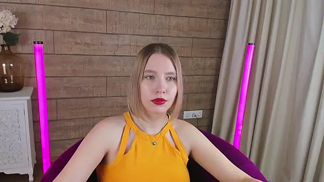 Snapshot of LiliLinn chatting on 03.15.25 LiliLinn online show from 03.15.25