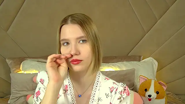 Snapshot of LiliLinn chatting on 03.17.25 LiliLinn online show from 03.17.25