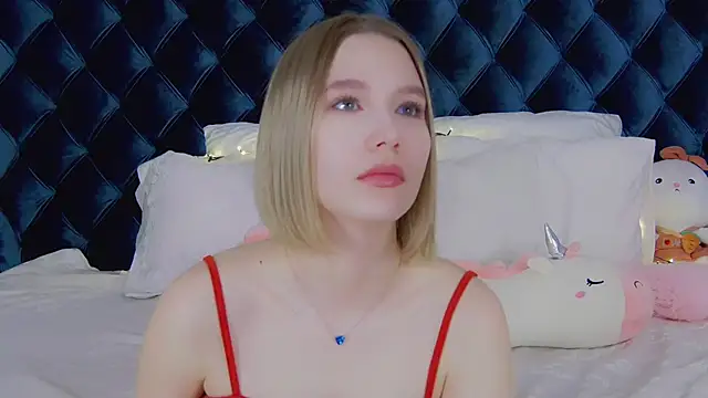 Snapshot of LiliLinn chatting on 03.19.25 LiliLinn online show from 03.19.25