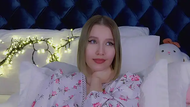 Snapshot of LiliLinn chatting on 03.19.25 LiliLinn online show from 03.19.25