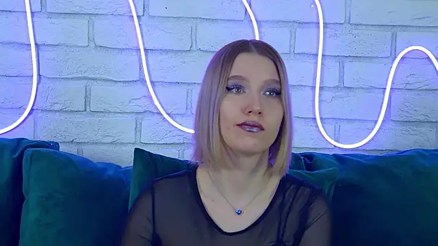 Snapshot of LiliLinn chatting on 03.21.25 LiliLinn online show from 03.21.25