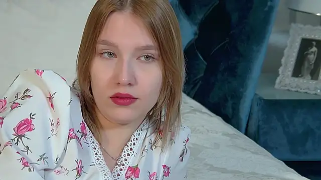 Snapshot of LiliLinn chatting on 09.13.25 LiliLinn online show from 09.13.25