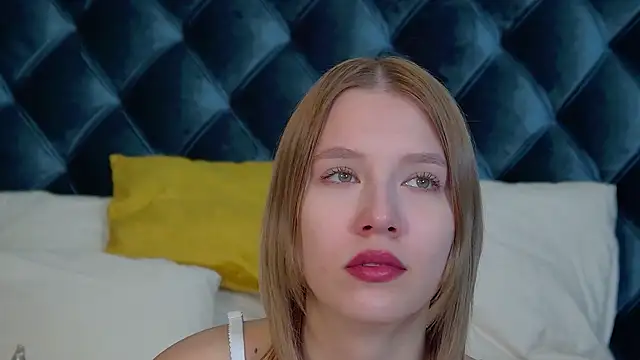 Snapshot of LiliLinn chatting on 09.15.25 LiliLinn online show from 09.15.25