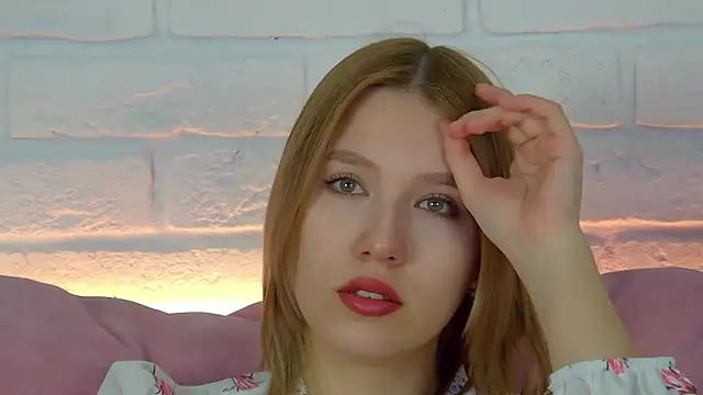 Snapshot of LiliLinn chatting on 09.29.25 LiliLinn online show from 09.29.25