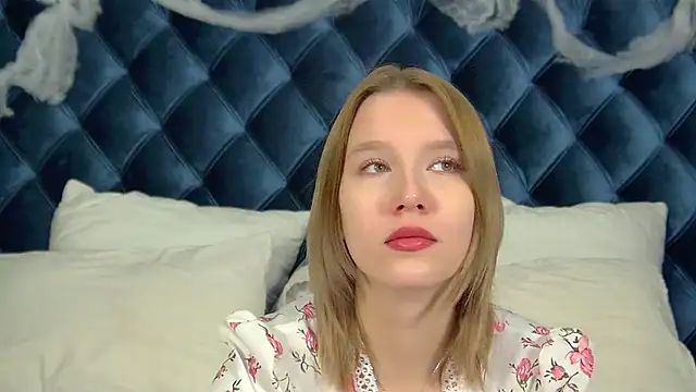 Snapshot of LiliLinn chatting on 11.03.25 LiliLinn online show from 11.03.25