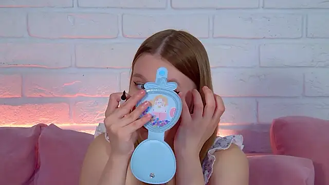 Snapshot of LiliLinn chatting on 06.16.26 LiliLinn online show from 06.16.26