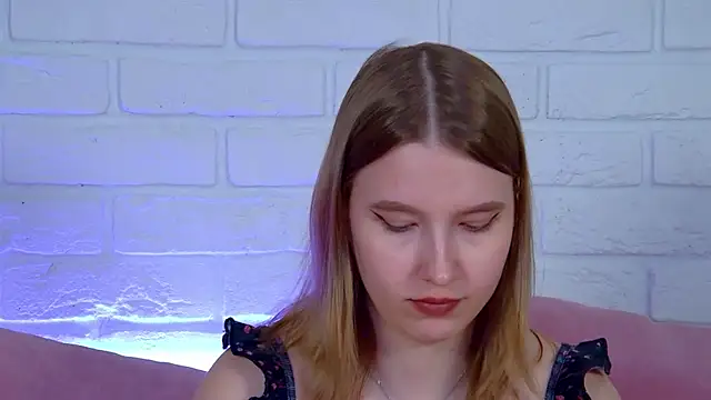 Snapshot of LiliLinn chatting on 06.18.26 LiliLinn online show from 06.18.26