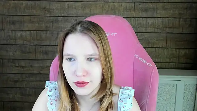 Snapshot of LiliLinn chatting on 06.22.26 LiliLinn online show from 06.22.26