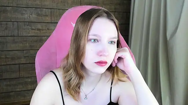 Snapshot of LiliLinn chatting on 06.26.26 LiliLinn online show from 06.26.26