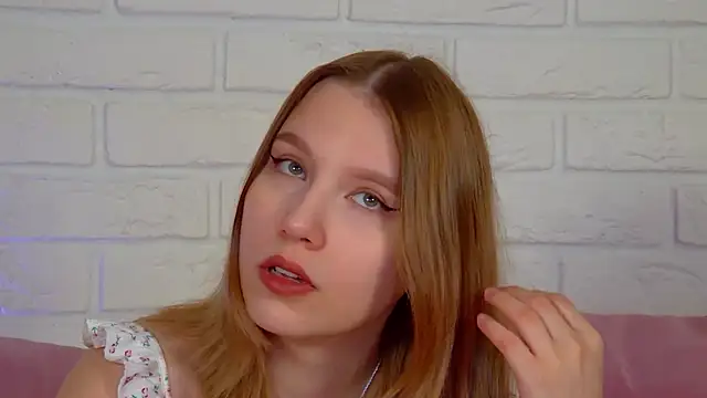 Snapshot of LiliLinn chatting on 06.27.26 LiliLinn online show from 06.27.26