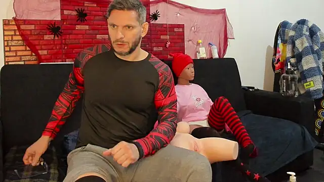 Snapshot of Samurayjiu chatting on 02.04.25 Samurayjiu online show from 02.04.25