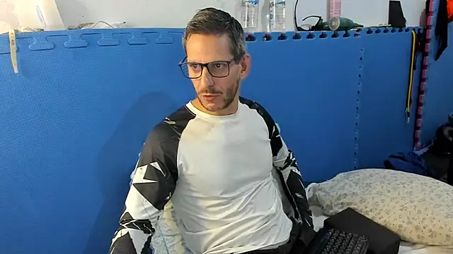 Snapshot of Samurayjiu chatting on 09.29.25 Samurayjiu online show from 09.29.25