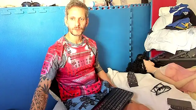 Snapshot of Samurayjiu chatting on 10.13.25 Samurayjiu online show from 10.13.25