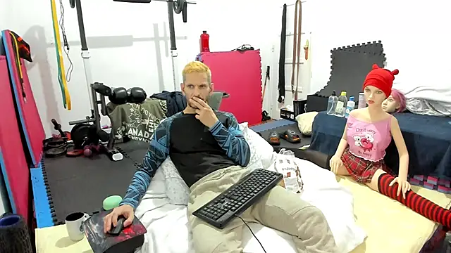 Snapshot of Samurayjiu chatting on 11.12.25 Samurayjiu online show from 11.12.25