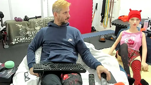 Snapshot of Samurayjiu chatting on 11.14.25 Samurayjiu online show from 11.14.25