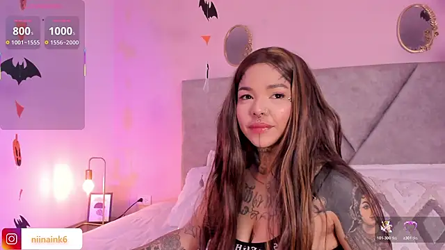 Snapshot of NinaInk chatting on 10.17.25 NinaInk online show from 10.17.25