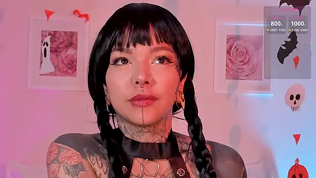 Snapshot of NinaInk chatting on 10.19.25 NinaInk online show from 10.19.25