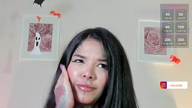 Snapshot of NinaInk chatting on 10.21.25 NinaInk online show from 10.21.25