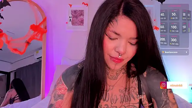 Snapshot of NinaInk chatting on 10.23.25 NinaInk online show from 10.23.25