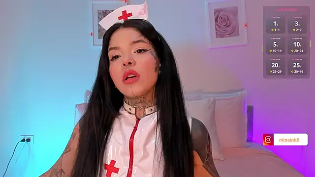 Snapshot of NinaInk chatting on 10.26.25 NinaInk online show from 10.26.25