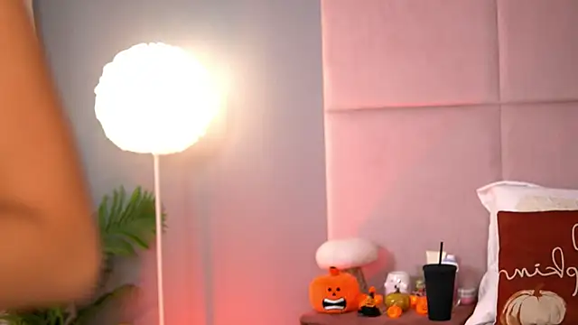 AlmaLuv online show from 10.18.25