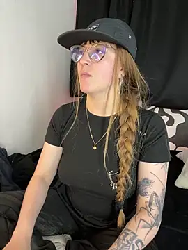 Snapshot of tekila__ chatting on 10.17.25 tekila online show from 10.17.25