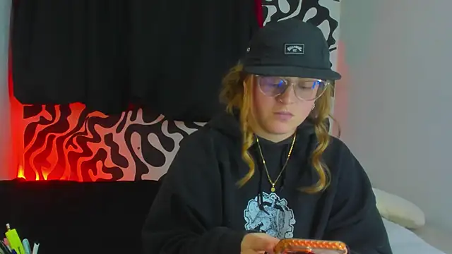 Snapshot of tekila__ chatting on 10.24.25 tekila online show from 10.24.25