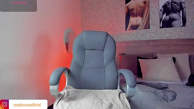 Snapshot of noah_crux chatting on 10.18.25 noah crux online show from 10.18.25