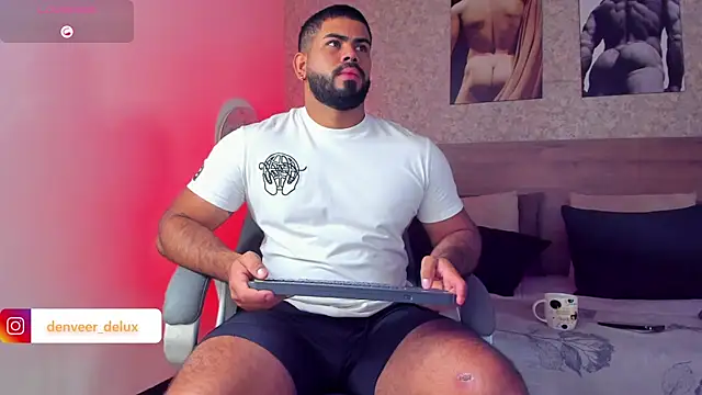 Snapshot of noah_crux chatting on 10.22.25 noah crux online show from 10.22.25