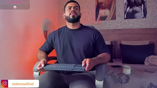 Snapshot of noah_crux chatting on 10.23.25 noah crux online show from 10.23.25