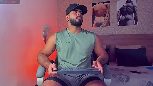 Snapshot of noah_crux chatting on 10.24.25 noah crux online show from 10.24.25