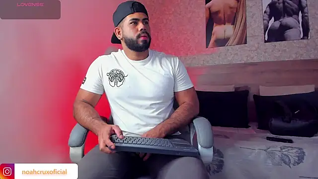 Snapshot of noah_crux chatting on 10.27.25 noah crux online show from 10.27.25