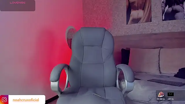 Snapshot of noah_crux chatting on 10.30.25 noah crux online show from 10.30.25