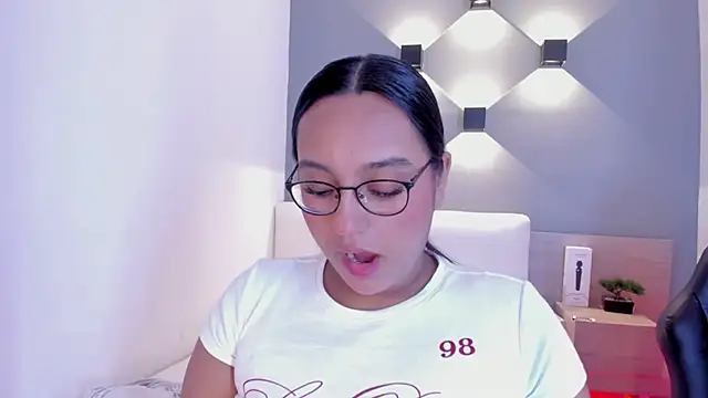 ellamontoya online show from 12.28.24