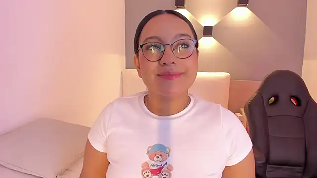 ellamontoya online show from 01.05.25