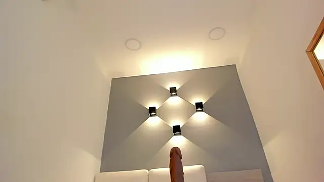 Snapshot of ellamontoya chatting on 10.12.25 ellamontoya online show from 10.12.25