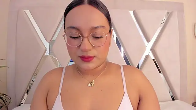 Snapshot of ellamontoya chatting on 01.18.26 ellamontoya online show from 01.18.26