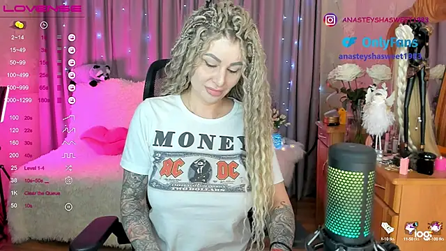 Snapshot of your_wild_amazon_forever chatting on 12.10.24 your wild amazon forever online show from 12.10.24