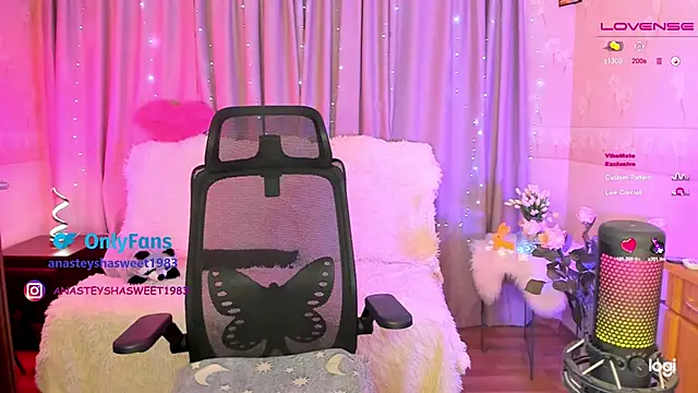 Snapshot of your_wild_amazon_forever chatting on 01.08.25 your wild amazon forever online show from 01.08.25